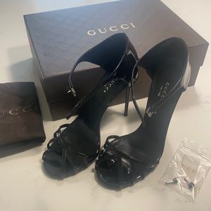 Gucci sandals in black patent leather size 38 worn once